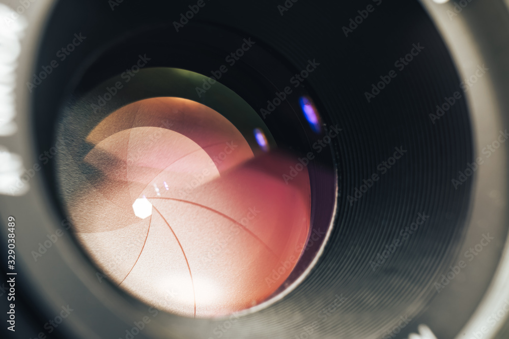 Poster Beautiful camera lens with pink light of glass. Background pattern for design..