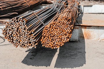 Reinforcing bars with a periodic profile in the packs are stored in the metal products warehouse