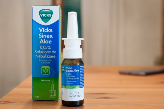  A Bottle Of Vicks Sinex Aloe Nasal Decongestant On A Wooden Table.