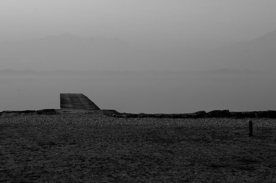 Passerrella sul Lgo di Viverone ocn nebbia