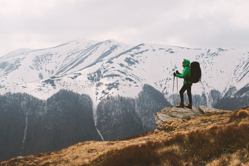 Obraz premium Amazing landscape with snowy mountains range and hiker with backpack on a foreground