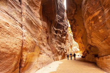 Passage through Sik canyon to the temple-mausoleum of Al Khaznen in the city of Petra in Jordan. 