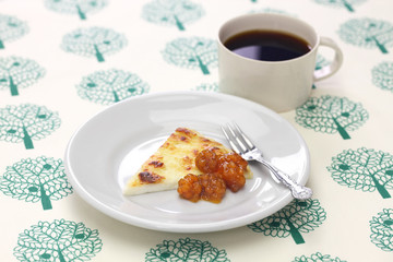 homemade finnish squeaky cheese (leipajuusto) with cloudberry jam (lakkahillo) and a cup of coffee