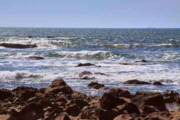 Fototapeta na wymiar Sea waves on a sunny day