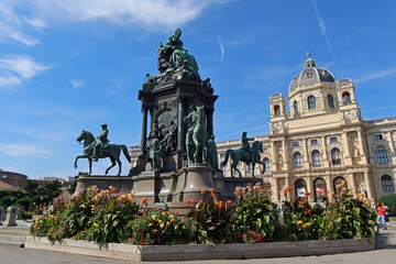 Fototapeta na wymiar Statue de Marie-Thérèse - Vienne (Autriche)