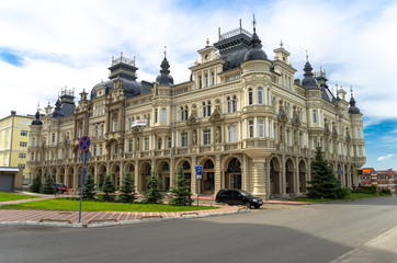 Fototapeta na wymiar Modern buildings in the neo-baroque style, modern palaces of glass, buildings with stucco and columns. Elite accommodation of beautiful architecture. Dvortsovaya, Kazan, Russia, July 10, 2017