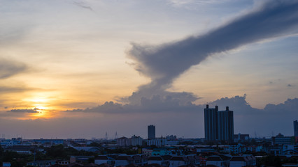 Obraz premium Cityscape with beautiful sky at evening time in Thailand