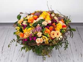 Flower arrangement with roses, lilac and alstroemeria