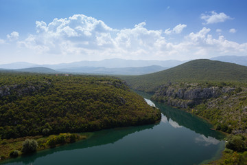 Fototapeta na wymiar grosse rivière en croatie