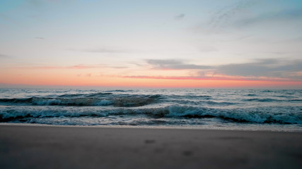 Obraz premium 4K Slow Motion Wide Shot of Seascape: Beautiful Vanilla Sunset over Sea Waves and Beach in Summer