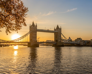 Naklejka premium Europa United Kingdome Londyn. Wieża w Londynie. Słynny most. Charakterystyczna rzeka Tamizy