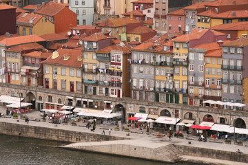 Fototapeta na wymiar calles de Oporto y coimbra