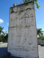 Fototapeta na wymiar mausoleo del che guevara en Santa Clara