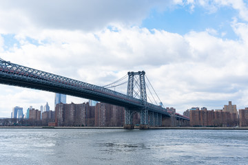 Fototapeta premium The Williamsburg Bridge over the East River with a view of the Lower East Side of New York City