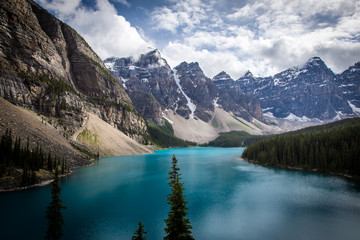 Obraz na płótnie Canvas The view of Moraine Lake, Canada