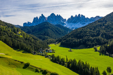 Obraz premium Beautiful landscape with Italian Alps and Church of Saint John located in Ranui, Italy. Val di Funes, Bolzano, Italy. San Giovanni in Ranui church (St John in Ranui church) in the Dolomites, Italy.