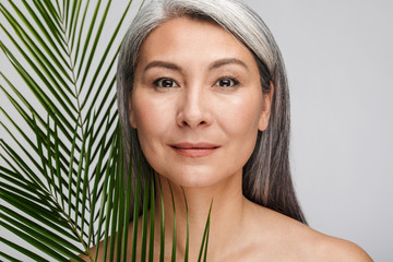 Naklejka premium Beauty portrait of an attractive mature topless woman