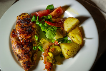 Frango com batatas no Chile