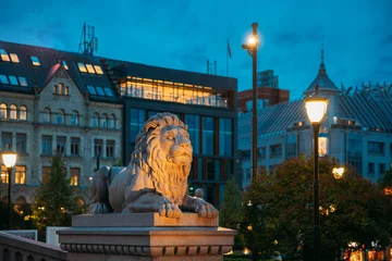 Fotobehang Oslo, Norway. Night View Of Lion Statue Near Storting Building. Parliament Of Norway Building © Grigory Bruev