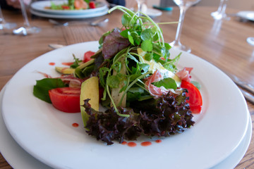 Salada de endivias prato da alta culinária no Chile