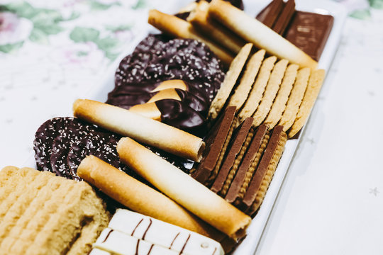 Assortiment de biscuits sucr&eacute;s au chocolat