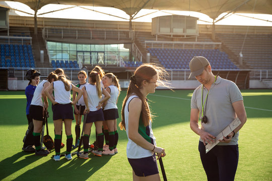 Female hockey players preparing match on the field
