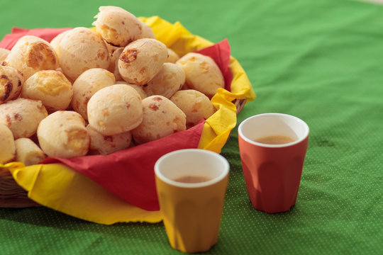p&atilde;o de queijo com queijo da Serra da Canastra, Minas Gerais, Brasil