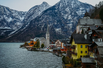 Fototapeta premium Scenic picture-postcard view of famous Hallstatt mountain village and alpine lake landscape panorama, Austrian Alps, Austria. Landmark with traditional wooden houses. Unesco. Salzkammergut region.