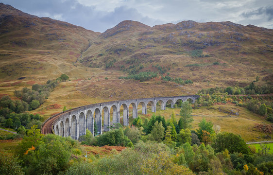 Glenfinnan Viaduct in the Scottish Highlands © hardyuno