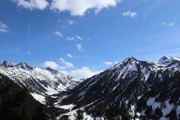 Obraz premium Cumbres de alta montaña en invierno
