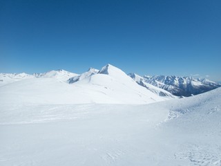 Fototapeta na wymiar beautiful sunny skitouring day in austrian alps