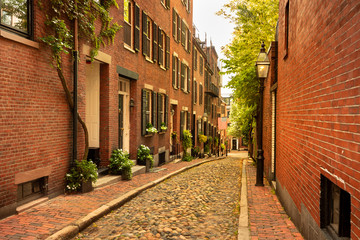 Fototapeta na wymiar Historical Acorn street in the Beacon Hill neighbourhood of Boston, Massachusetts