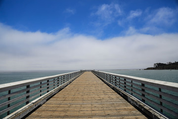 Fototapeta premium walkway into ocean