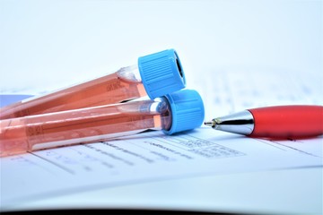 provette di sangue controllo medico in laboratorio analisi cliniche