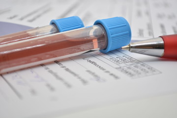 provette di sangue controllo medico in laboratorio analisi cliniche