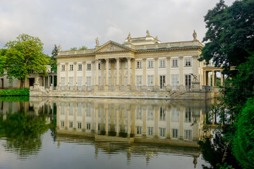 Fototapeta na wymiar Beautiful Lazienkowski Palace in Warsaw
