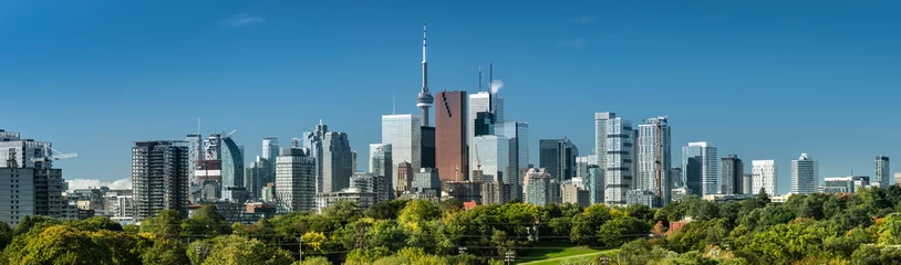 Gordijnen Downtown Toronto Canada stadsgezicht skyline uitzicht over Riverdale Park in Ontario, Canada © Aevan