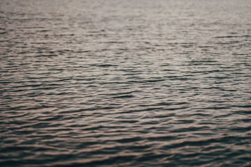 Eau d'un lac, vagues