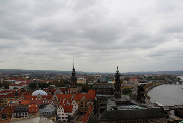 Fototapeta na wymiar blick auf Dresden Sachsen Deutschland unter bewölkten himmel mit zwei kirchturmspitzen