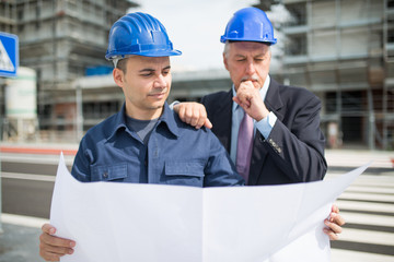 Architect explaining what work to do to the site manager