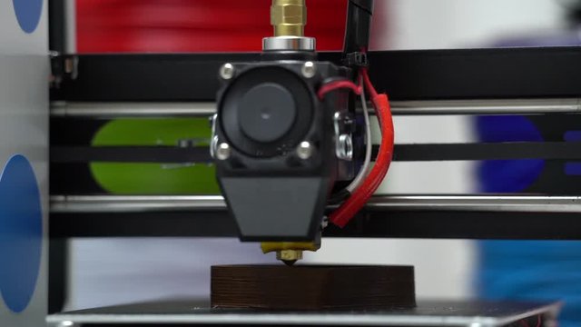 Diy 3D printer printing vase  in time lapse