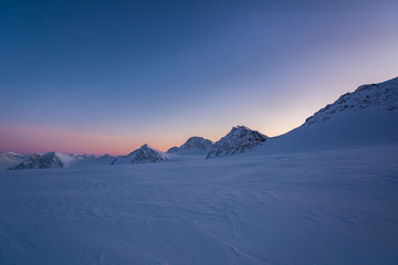Naklejka na ściany i meble Na lodowcu o zachodzie słońca, poludniowy Spitsbergen