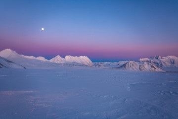 Na lodowcu o zachodzie słońca, poludniowy Spitsbergen © blackspeed