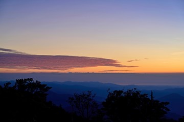 大台ケ原山　正木峠から見た夜明け前の幻想的な朝焼け雲の情景