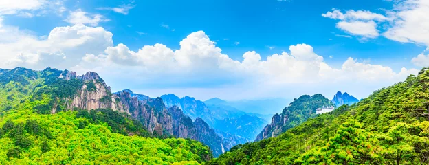 Papier Peint photo Monts Huang Beautiful Huangshan mountains landscape on a sunny day in China.