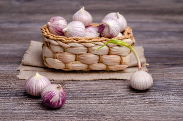 Bulbs raw garlic.