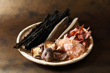 だしの食材