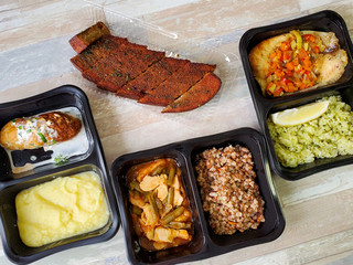 Eat healthy food, deliver fresh food in containers.