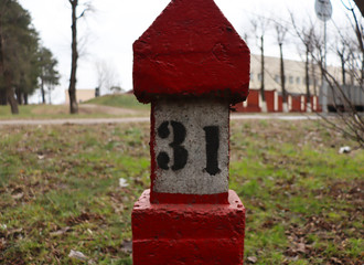 Number 31 on a pillar. Thirty one