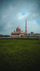 Fototapeta na wymiar The Putra Mosque in Putrajaya, Malaysia